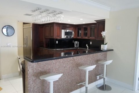 Copropriété à louer à Miami, Floride: 2 chambres, 137.4 m2 № 2154661 - photo 10