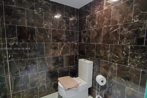 Copropriété à louer à Miami, Floride: 2 chambres, 137.4 m2 № 2154661 - photo 23