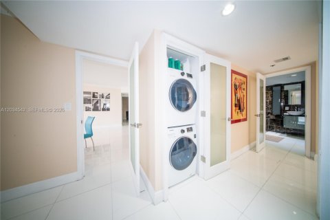 Copropriété à louer à Miami, Floride: 2 chambres, 137.4 m2 № 2154661 - photo 25