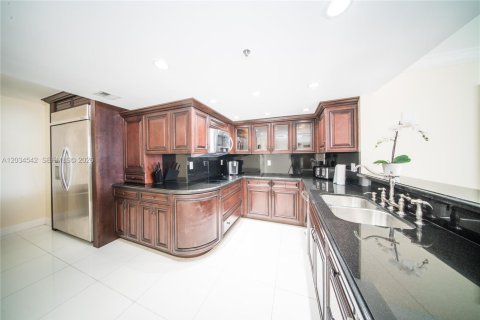 Copropriété à louer à Miami, Floride: 2 chambres, 137.4 m2 № 2154661 - photo 8