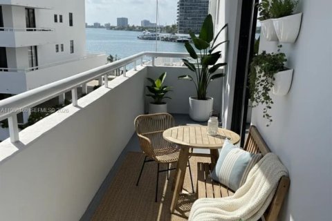 Copropriété à louer à Miami Beach, Floride: 1 chambre, 91.14 m2 № 2048020 - photo 8