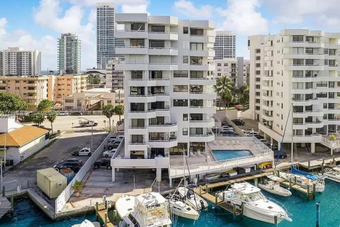 Copropriété à louer à Miami Beach, Floride: 1 chambre, 91.14 m2 № 2048020 - photo 12