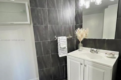 Copropriété à louer à Miami Beach, Floride: 1 chambre, 91.14 m2 № 2048020 - photo 4