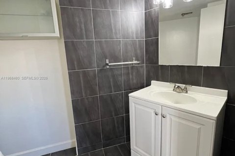Copropriété à louer à Miami Beach, Floride: 1 chambre, 91.14 m2 № 2048020 - photo 18