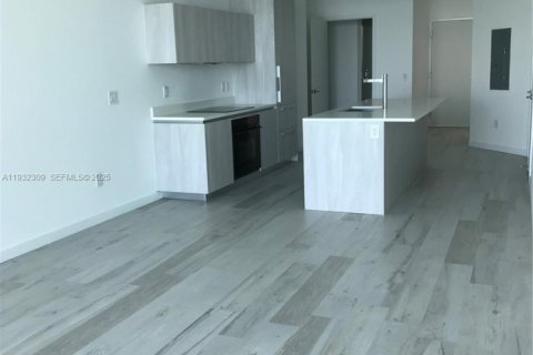 Copropriété à louer à Miami, Floride: 2 chambres, 123.19 m2 № 1990831 - photo 5