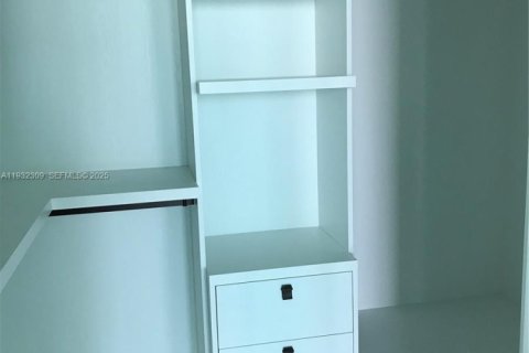 Copropriété à louer à Miami, Floride: 2 chambres, 123.19 m2 № 1990831 - photo 8