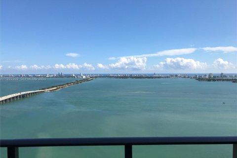 Copropriété à louer à Miami, Floride: 2 chambres, 123.19 m2 № 1990831 - photo 2