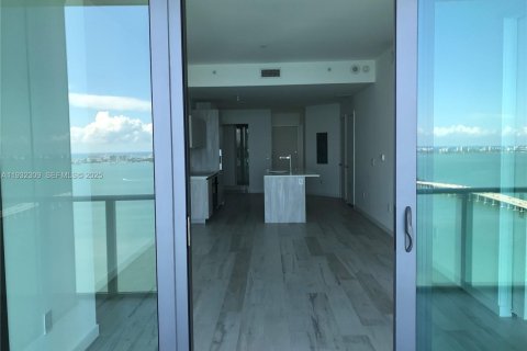 Copropriété à louer à Miami, Floride: 2 chambres, 123.19 m2 № 1990831 - photo 3