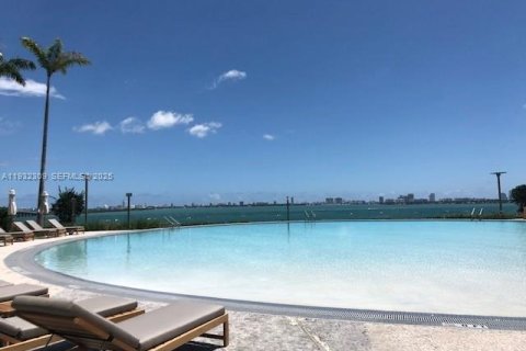 Copropriété à louer à Miami, Floride: 2 chambres, 123.19 m2 № 1990831 - photo 13