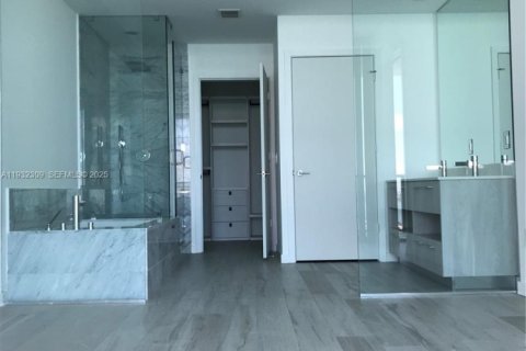 Copropriété à louer à Miami, Floride: 2 chambres, 123.19 m2 № 1990831 - photo 6
