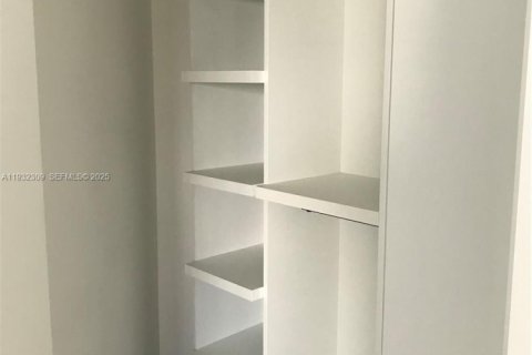 Copropriété à louer à Miami, Floride: 2 chambres, 123.19 m2 № 1990831 - photo 11