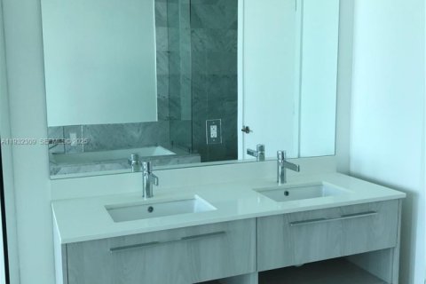 Copropriété à louer à Miami, Floride: 2 chambres, 123.19 m2 № 1990831 - photo 7