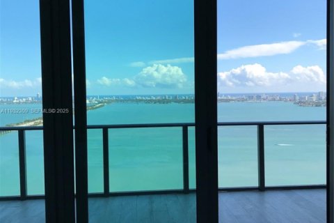 Copropriété à louer à Miami, Floride: 2 chambres, 123.19 m2 № 1990831 - photo 4