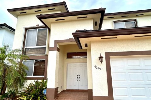 Купить виллу или дом в Майами, Флорида 4 спальни, 207.73м2, № 1930610 - фото 1