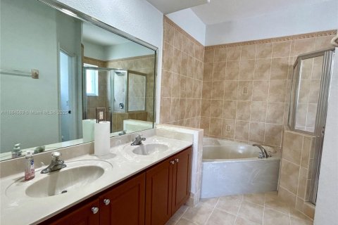 Купить виллу или дом в Майами, Флорида 4 спальни, 207.73м2, № 1930610 - фото 16