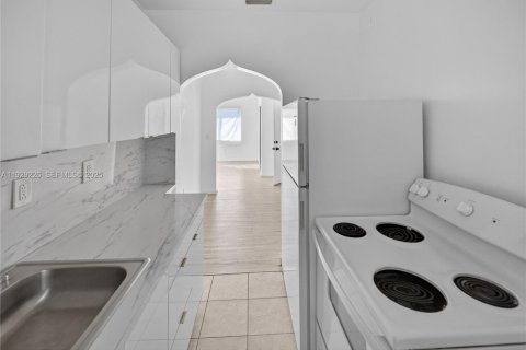 Снять в аренду квартиру в Майами-Бич, Флорида 1 спальня, № 1988745 - фото 16