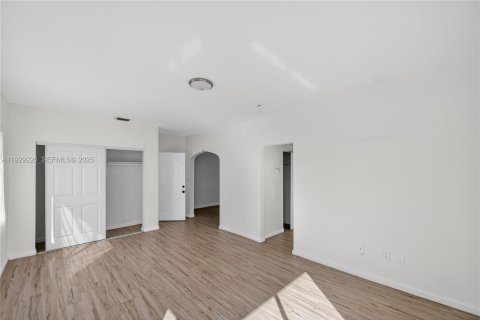 Снять в аренду квартиру в Майами-Бич, Флорида 1 спальня, № 1988745 - фото 4