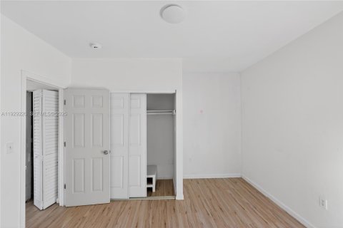 Снять в аренду квартиру в Майами-Бич, Флорида 1 спальня, № 1988745 - фото 10