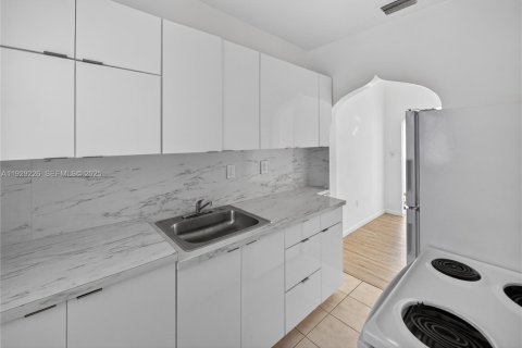 Снять в аренду квартиру в Майами-Бич, Флорида 1 спальня, № 1988745 - фото 2