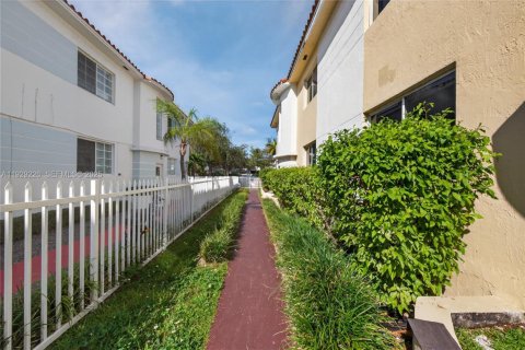 Снять в аренду квартиру в Майами-Бич, Флорида 1 спальня, № 1988745 - фото 15