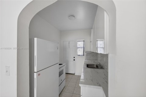 Снять в аренду квартиру в Майами-Бич, Флорида 1 спальня, № 1988745 - фото 5