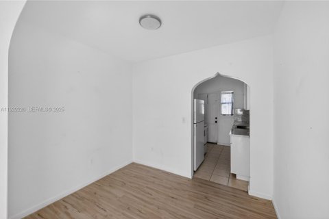 Снять в аренду квартиру в Майами-Бич, Флорида 1 спальня, № 1988745 - фото 17