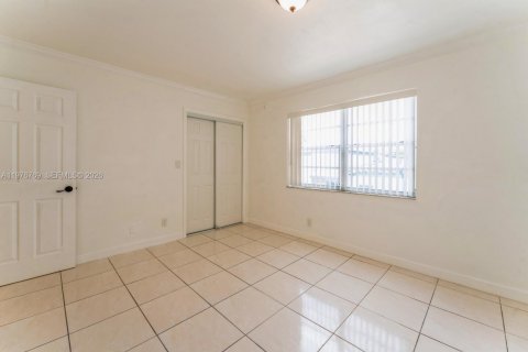 Condominio en alquiler en Sweetwater, Florida, 2 dormitorios, 72 m2 № 2042421 - foto 7