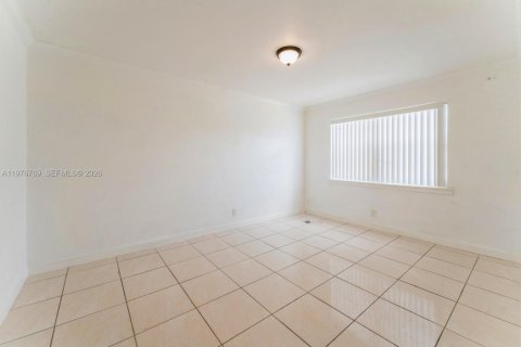 Condominio en alquiler en Sweetwater, Florida, 2 dormitorios, 72 m2 № 2042421 - foto 3