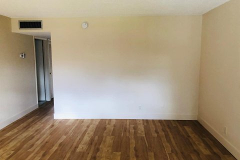 Condo in Delray Beach, Florida, 2 bedrooms № 2392910 - photo 6
