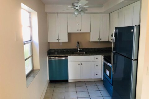 Condo in Delray Beach, Florida, 2 bedrooms № 2392910 - photo 2