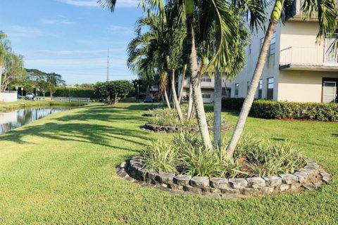 Condo in Delray Beach, Florida, 2 bedrooms № 2392910 - photo 12