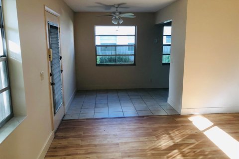 Condo in Delray Beach, Florida, 2 bedrooms № 2392910 - photo 5