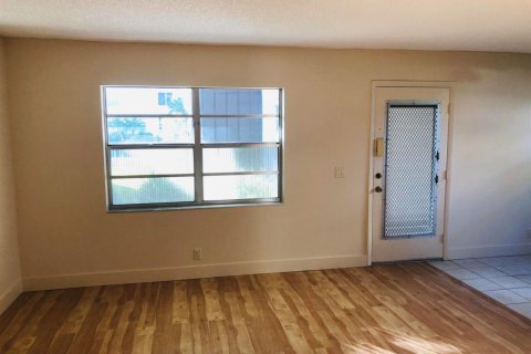Condo in Delray Beach, Florida, 2 bedrooms № 2392910 - photo 7