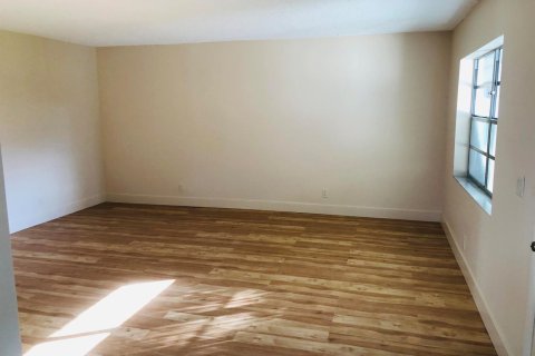 Condo in Delray Beach, Florida, 2 bedrooms № 2392910 - photo 4