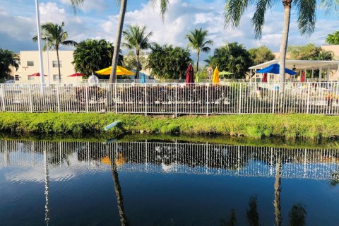Condo in Delray Beach, Florida, 2 bedrooms № 2392910 - photo 10