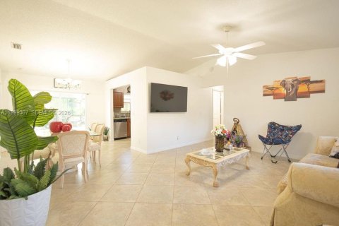 House in Loxahatchee Groves, Florida 3 bedrooms, 148.09 sq.m. № 2068240 - photo 11