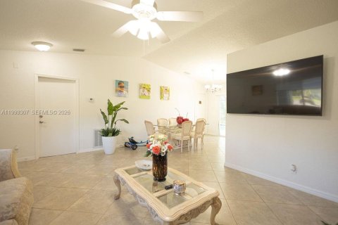 House in Loxahatchee Groves, Florida 3 bedrooms, 148.09 sq.m. № 2068240 - photo 13