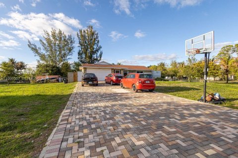 Дом в Локсахатчи-Гроувс, Флорида 3 спальни, 148.09м2 № 2068240