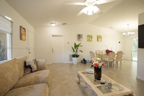 House in Loxahatchee Groves, Florida 3 bedrooms, 148.09 sq.m. № 2068240 - photo 12