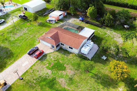 House in Loxahatchee Groves, Florida 3 bedrooms, 148.09 sq.m. № 2068240 - photo 3