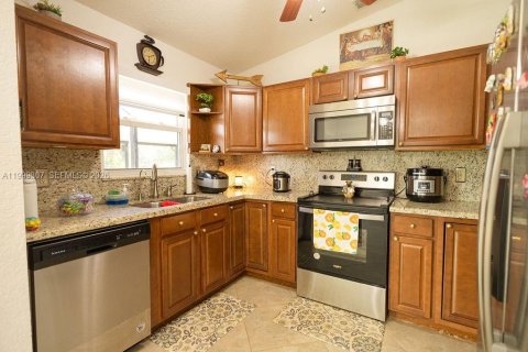 House in Loxahatchee Groves, Florida 3 bedrooms, 148.09 sq.m. № 2068240 - photo 15