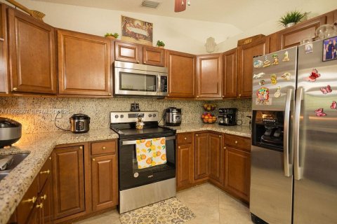 House in Loxahatchee Groves, Florida 3 bedrooms, 148.09 sq.m. № 2068240 - photo 17