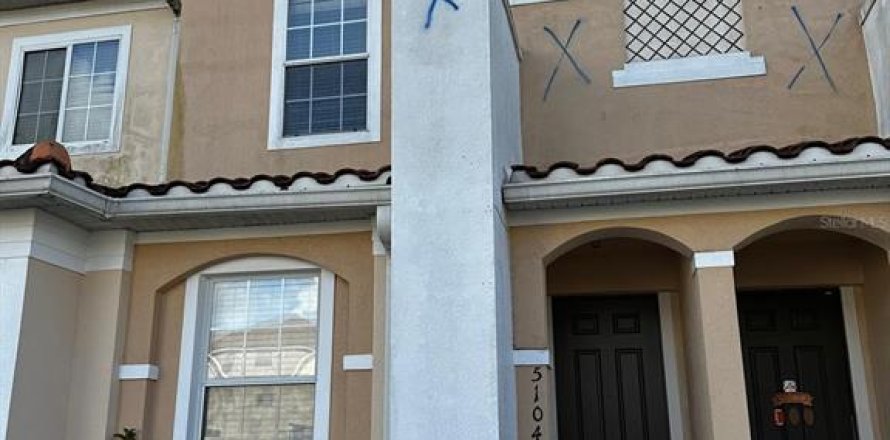 Adosado en Kissimmee, Florida 3 dormitorios, 121.89 m2 № 2103017