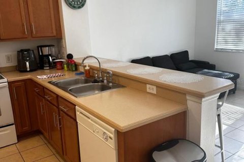 Adosado en venta en Kissimmee, Florida, 3 dormitorios, 121.89 m2 № 2103017 - foto 5