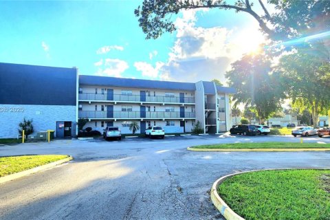 Снять в аренду кондоминиум в Тамарак, Флорида 2 спальни, 88.16м2, № 1965598 - фото 12