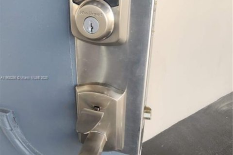 Снять в аренду кондоминиум в Тамарак, Флорида 2 спальни, 88.16м2, № 1965598 - фото 14