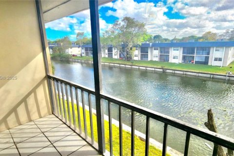 Снять в аренду кондоминиум в Тамарак, Флорида 2 спальни, 88.16м2, № 1965598 - фото 11