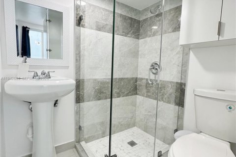 Immobilier commercial à louer à Miami, Floride: 121.89 m2 № 2000102 - photo 5