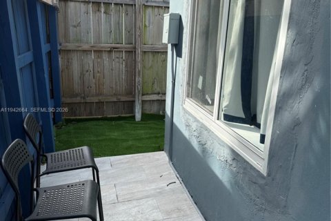 Immobilier commercial à louer à Miami, Floride: 121.89 m2 № 2000102 - photo 10