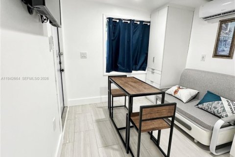 Immobilier commercial à louer à Miami, Floride: 121.89 m2 № 2000102 - photo 3